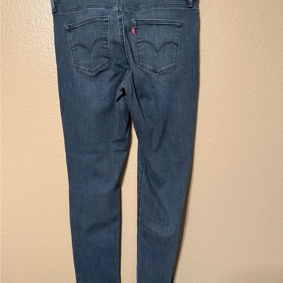 Levi’s Slimming Skinny Jeans - Picture 1 of 11